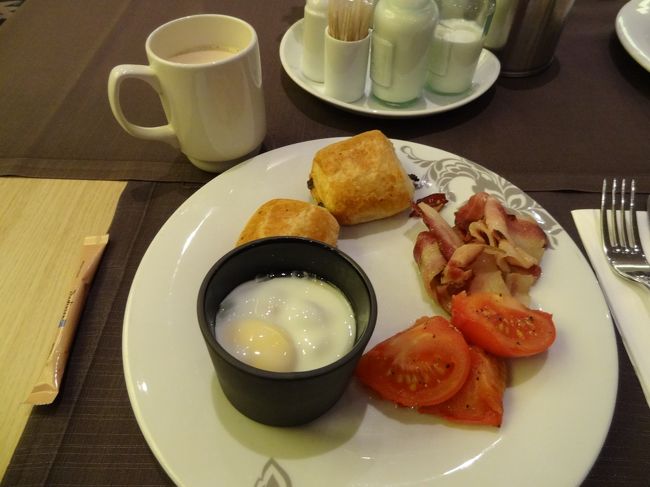 ６日目。<br /><br />今日はタリンから、船でフィンランドのヘルシンキへ向かいます。<br />最後の焼きトマトかな…