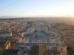 旅行日３日目(１月４日)＆ローマ滞在２日目、続きです。

旅もそろそろ終盤に差し掛かりました。
ローマ滞在も限られた時間を何とかするべく時間のロス無いように朝早くから行動しました。

サン・ピエトロ大聖堂では朝のバチカンとローマの風景に感動をし…、