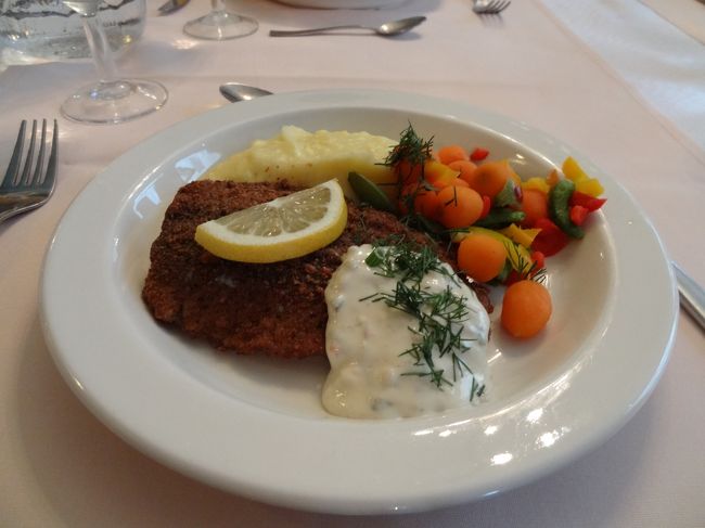 ニシンのフライ。<br /><br />日本のより臭みがなく、骨も気にならなくて食べやすかった。