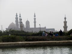 公園のレストランからムハンマド・アリが見える