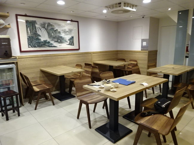 これは２０１５年末に撮影した店内です。この後ホテルへ戻ってひと休みします。