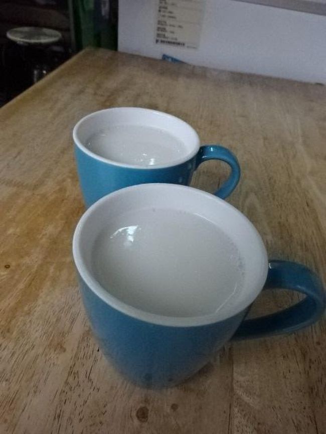 これも２０１５年末に撮影したものです。ここの杏仁茶、やさしいお味で大好きです。台湾で杏仁茶を飲むと、お肌の調子が良くなる気がします。