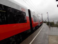 雨です
しっかり　雨デス

ハルシュタット駅に到着しました