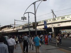 私たちは帰路の飛行機までまだ間があるので、上野駅周辺をぶらぶら...