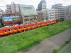 亀戸駅を通過中です。

東武鉄道・亀戸線の電車（2両編成）が亀戸駅を発車しました。