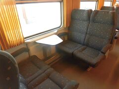 15分ぐらい遅れましたがバーゼル行の列車が到着です。
当初はバーゼル中央駅からユーロエアポートバーゼルに向かう予定でしたが
一つ手前のサンルイからの方が近いと駅人さんに教えられてサンルイまで乗車します。