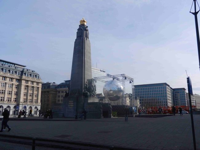 ポラール広場に建つ塔。<br />Le Monument a l'Infanterie　ベルギー歩兵記念塔というそうです。