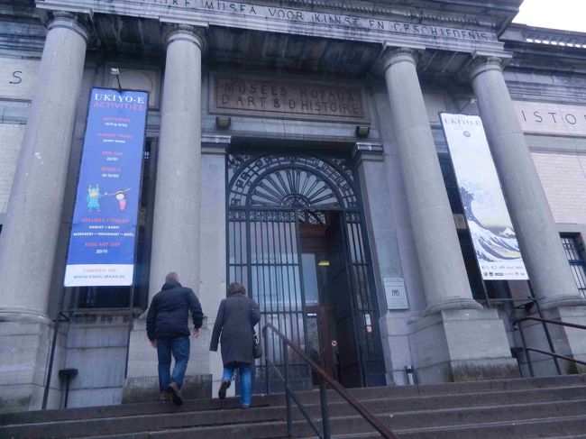 ここが入り口です。<br /><br />日曜日の午前中は、空いていたのでしょう。すぐにチケットも買えて、すぐに入れました。<br />入場料は15ユーロです。<br />本当は2月12日まででしたが、好評につき、2月18日19日、25日26日と3月4日5日は展示しているそうです。