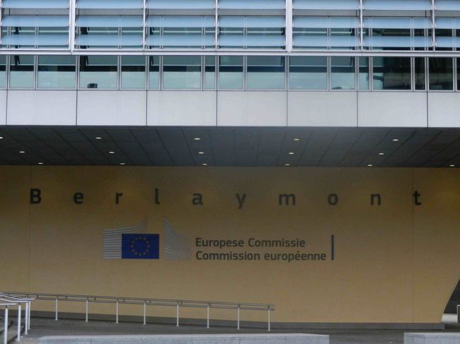 このEU本部の建物はBerlaymont　ベルレモンという名前です。<br /><br />だからホテルもそういう名前だったんですね。<br />知らなかったわたしは、最初、Barclaymont（そんな単語ないですね？）バークレイモントだと思ってました。<br /><br />ベルレモンというのは、もともとここにフランスの女子修道院があったそうですが、その修道院の名前から来ているそうです。