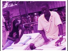 ひぃぃぃ......目つきが悪い私がこんなこと言うのもなんですが.....あんたら、目つきが、メッチャ怖ぇぇぇ....よぉ.......