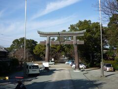 さて、次は三柱神社に到着しました。
軽くお参りをしましたよ。
