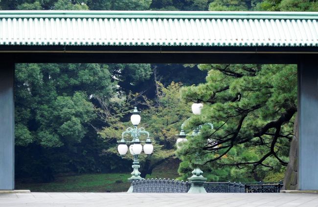 正門鉄橋の照明塔