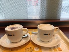 名古屋駅に戻ってきた。コーヒーでも飲んで一服しようと思ったけど、駅のビルや地下街は喫茶店がどこも混んでいて人が並んでいる。
駅を出て少し歩き、なんとかドトールに入れた。
休日にカフェ難民になりがちなのは都心と変わらないな～。