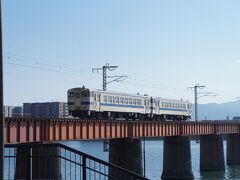 そして大淀川鉄橋へ
撮ったな
たしかＣ５５
スポーク動輪綺麗な蒸気機関車だった
朝陽狙いだったかシルエットで撮ったような記憶が
