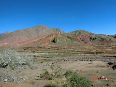 ワルザザードから4時間後のアトラス山脈越え
ティシカ峠
Tichka Pass
から見えるかどうかわかりませんが、ツブカル山が、
オートアトラス山脈の最高峰で4167mだとパンフレットに書いたいた。