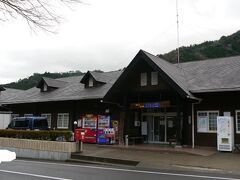 ８：３０、レンタサイクルが入手できるカヌー館がオープン。
自転車を借りる手続きをする。