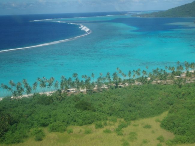 タヒチ島に戻る機内で撮影。