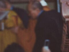 ＊宮島大聖院のダライ・ラマ師（朝青竜も来ていた）　残念ながらピンボケ

　その後も戦後のドイツ、朝鮮半島などに関する記述を加え、2016年10月には1990年に諦めた盧溝橋を訪問し、日中戦争の正式項目も追加。タイトルに「…を中心に」を入れた。2017年４月独ソ開戦の象徴的場所ブレスト（現ベラルーシ）と首都ミンスク（依然東部前線の記述は多くない）、2018年北京・東北地方（旧満州）とニューヨーク、コロナ直前の2019年にハワイを訪問し、日本が始めた戦争・事変の項目なども追加できた。そして後述するが2023年には完結の旅を敢行した。