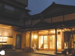 今日の宿は椿の宿、吉田やという旅館。
源泉かけ流しの温泉で２種の貸切風呂もある。