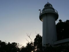 桂浜は砂浜の景勝地だけでなく周囲も見どころがある。
こちらは高知灯台。明治１６年設置。