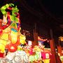 長崎ランタンフェスティバル ☆ 極彩色の幻想世界に圧倒される～っ♪ 皇帝パレードには，あの先生も登場！