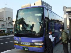 　マラソン大会と前後して、せっかくなので観光。京都まで電車で行き、高速バスで紀伊田辺へ。阪神高速京都線、第二京阪、近畿道、阪和道を経由して三時間半のバスの旅。