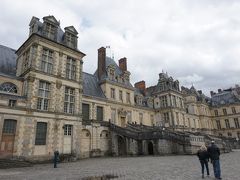 フォンテーヌブロー城
馬蹄形の階段はルイ13世時代の作だそうです。
