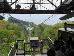 ４／２０
今日から静岡で一泊。日本平からロープウェイで下ると、「久能山東照宮」。