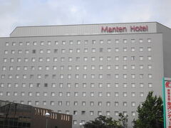 金沢の宿泊はちょっぴり節約して駅から少し離れた「マンテンホテル」。露天の大浴場があり、食事付きで２名で９０００円と激安でした。ホテルの足ツボマッサージは「神」でした。