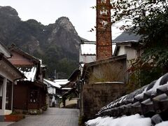 今日は開催初日ですがあいにくの雪模様で人出は少ないです

お隣のアウトレットはリーズナブルで購入しやすいのですが
今日は雪で従業員さん出勤できなくクローズ状態

