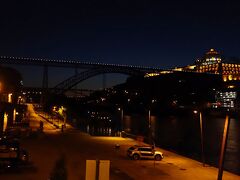 12月31日(土)
夜明け前のドロ川に。
だれもいません。