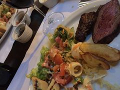 【Pobre Joanポーブリ・ホアン（貧しいホアンさん）という名のアルゼンチン肉料理屋】

ビラ・オリンピアという場所に一店（本店）と、シダージ・ジャルジンというショッピングセンターの中の二か所にあります～

本当に、お勧め～！