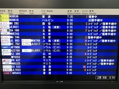 2/6（月）6：50ごろ、中部国際空港セントレアの2階アクセスプラザに到着。
さっそく今回、マニラ行きに搭乗するフィリピン航空PR437便を確認しました。
チェックインカウンターは『J』でした。すでに搭乗手続き中でした。
フィリピン航空のチェックインは出発予定時刻の3時間前からできるそうです。
