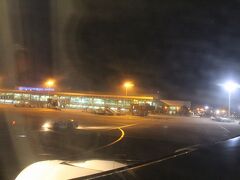 21:45【バンコク到着】

定刻にバンコク・スワンナプーム国際空港 (BKK)に到着しました。
今時差が変わりましたが、まだ日本との時差は-2hあるので日本時刻では23:45ともう深夜の時間帯です。