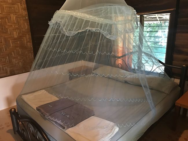 蚊除けもあります<br /><br />扇風機しかないけど、朝晩は風があって意外に涼しいです。<br /><br />まぁ、昼間はずっとビーチなんで