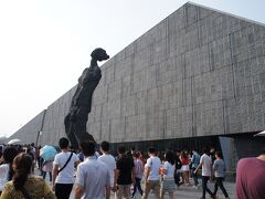 南京大虐殺記念館

地下鉄2号線1本で雲錦路駅へ