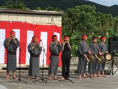 石垣島鍾乳洞にやってきました中庭らしきところでお正月の催しが行われていました。

お子さんずれの地元民の方々が多数見学していました。

