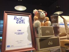 アソーク駅よりスカイウォークを歩いて“エクスチェンジタワー”の入口すぐにあるカフェ
ずーと気になっていたカフェへメニューもしっかりとしたお食事もあり、サンドイッチやデザートケーキ、中でもホットチョコレートは種類も産地も選べる本格派です。