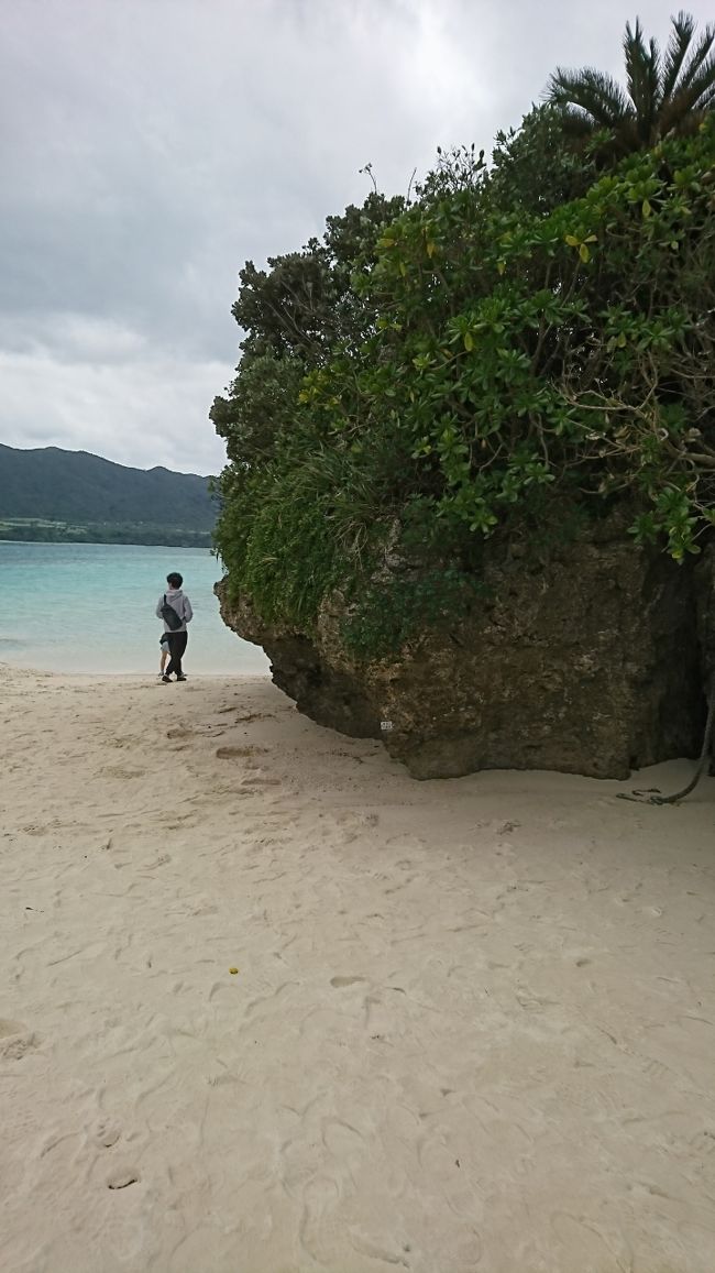 ビーチの方に降りてみましょ～