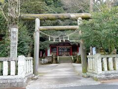 市役所から葛見（くずみ）神社へ歩きます。
地図上では平坦にしか見えませんが歩くと坂が多いのが難点です。
