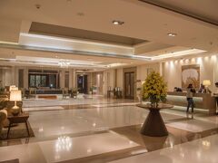 翌朝、6:00にホテルを出てタージマハルに行きます。
此処は、DoubleTree by Hilton Agra
