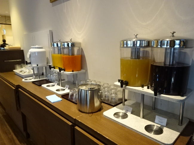 名古屋メシを取り入れた、ドーミー自慢の朝食をお見せします。<br />これはジュース４種。オレンジ、りんご、ぶどう、野菜ジュースです。<br />