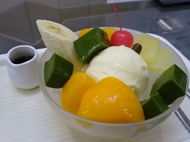 クリームみつまめ、６９０円。<br />想像とおりのお味です。抹茶ゼリーがのっているのがうれしいです。