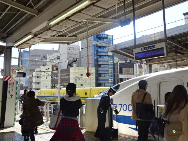 待っていたら、下り側のホームがざわついています。<br />ドクターイエローが入線しました！<br />「ツイてるね、きっといいことあるね。」なんて夫と会話。<br />この旅行の楽しさを物語っているような気がしました。