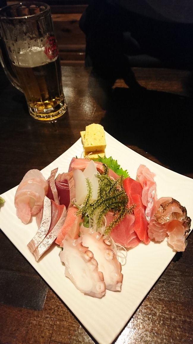 刺し盛りでございます。<br /><br />なかなか種類が多いですが、こちらの専門であるマグロがやっぱり美味しかったです！