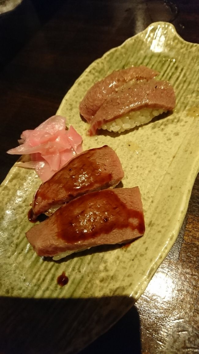 石垣牛の握り。<br /><br />タレと塩、甲乙付けがたいですなぁ。<br />１貫から注文可能！<br /><br />こちら、お代わりしました～