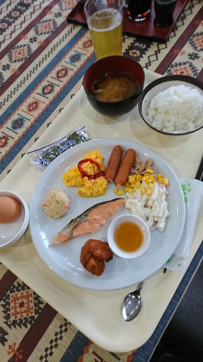 ホテルに戻り、朝食を頂きます。<br /><br />ブッフェ形式です。<br />種類が少ないのは残念ですが、宿泊費が安かったからしょうがないかなー。<br /><br />まあ、充分です。
