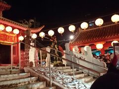 孔子廟会場で中国変面ショー

本当に一瞬で変わります
観客のどよめきがすごい