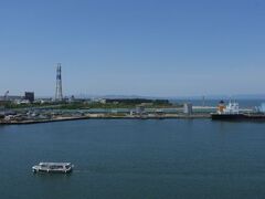 富山港から日本海方面。
良く晴れていていい眺めである。