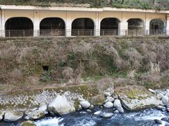 早川の流れ。